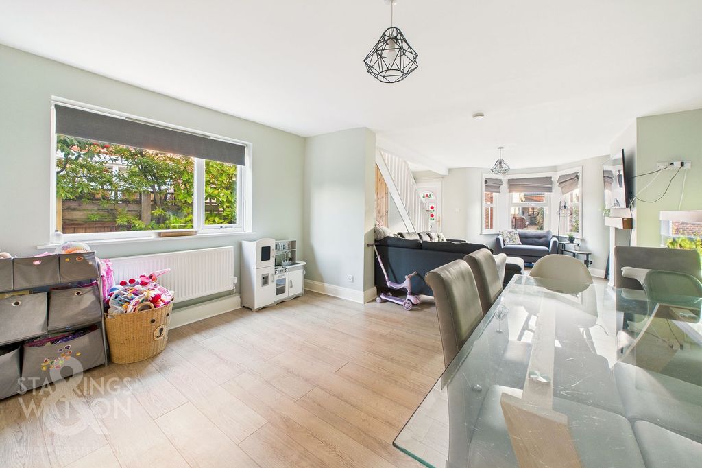 Property photo 2 of 22