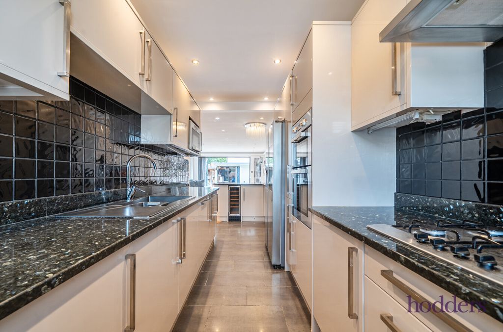 Property photo 3 of 23 c4E9100B-4396-41B...