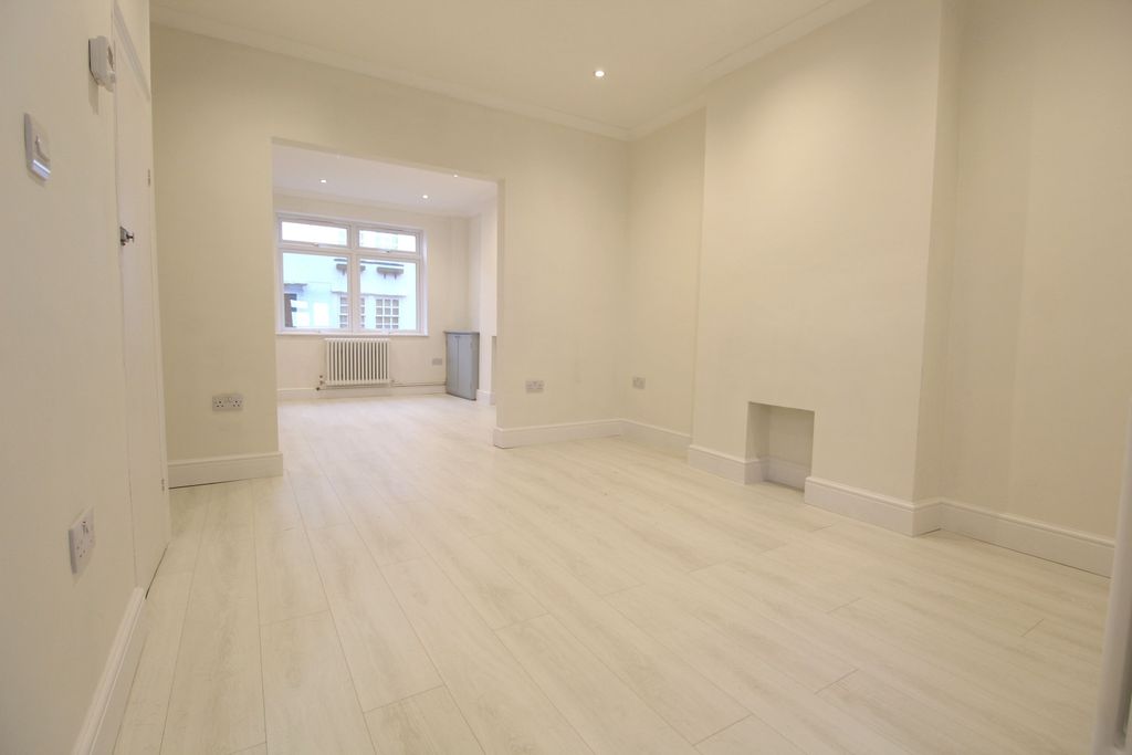 Property photo 3 of 13 Dining Room