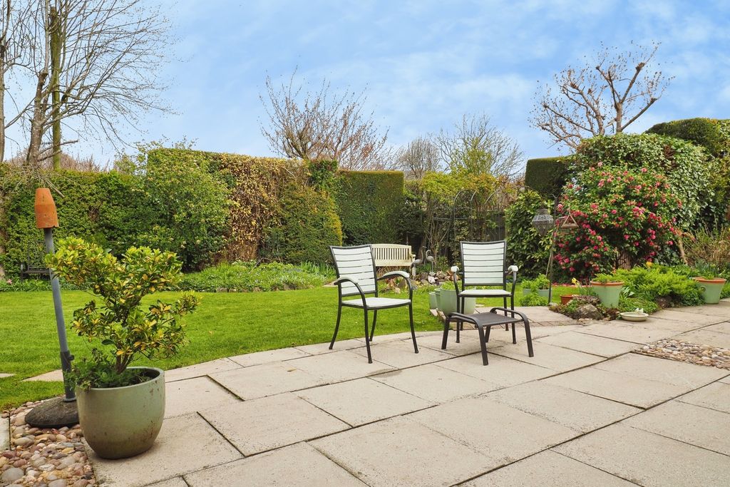 Property photo 3 of 20 Garden