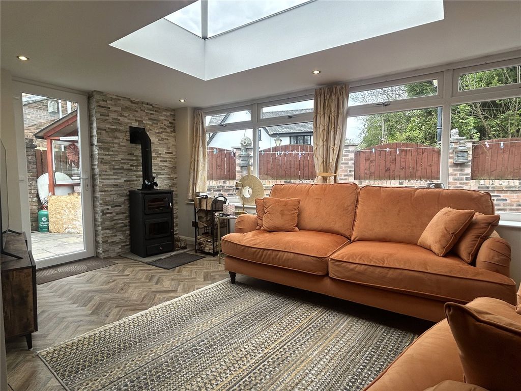 Property photo 2 of 27 Lounge