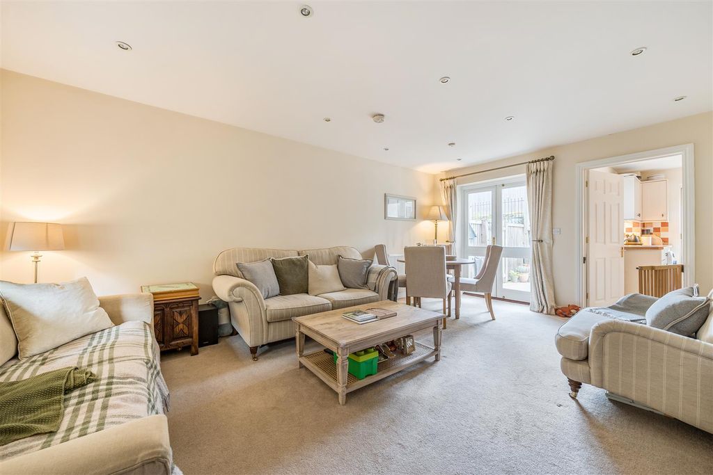 Property photo 3 of 21 1372632-11-6900d0Fecfd44.Jpg