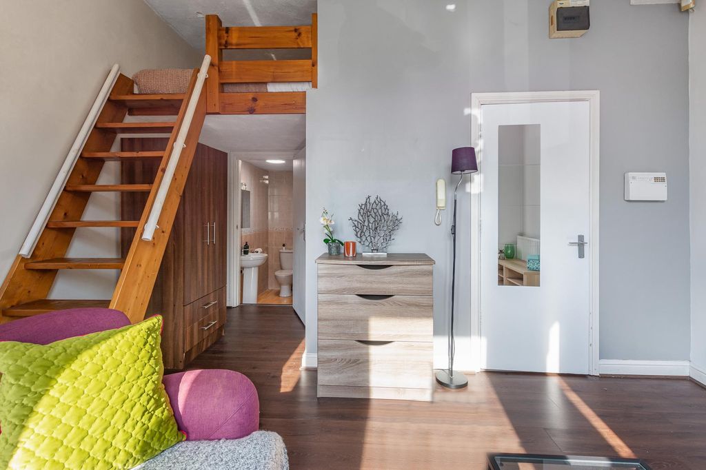 Property photo 2 of 7 Property Photo