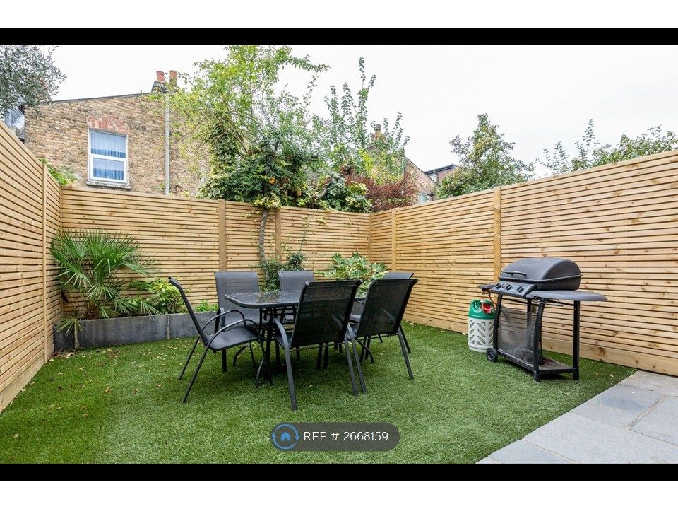 Property photo 3 of 8 South Facing Garden (Shared)