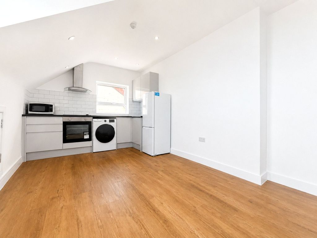 Property photo 1 of 3 Studio