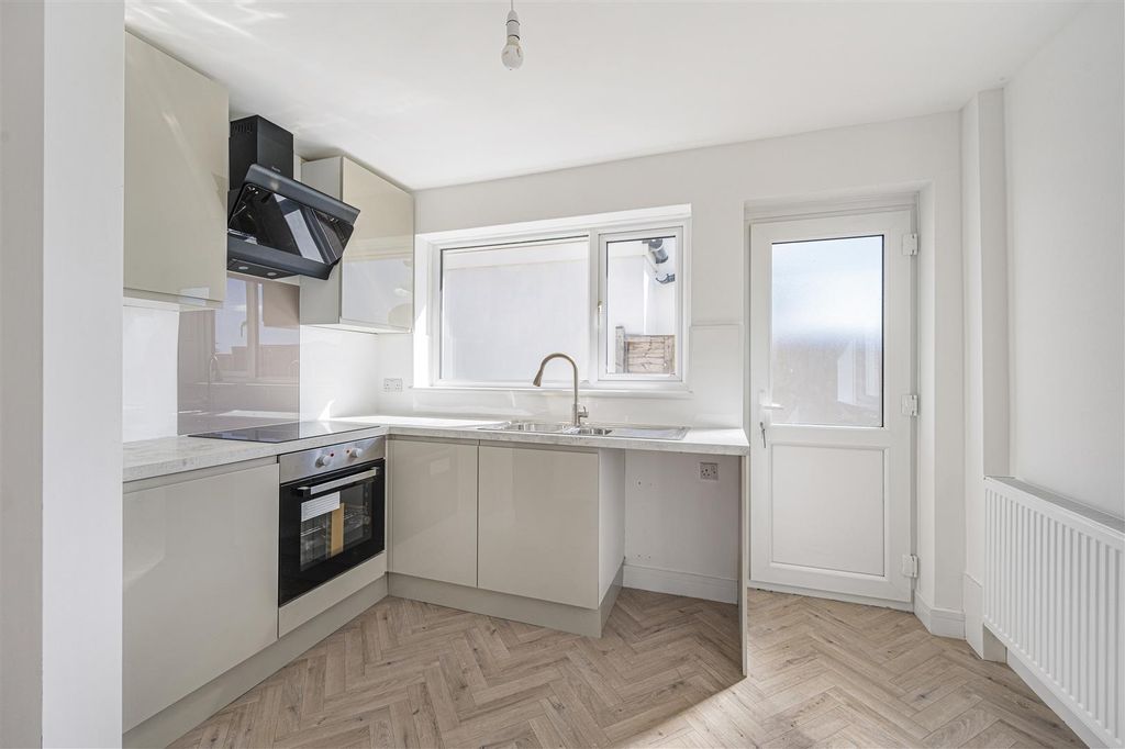 Property photo 3 of 15 Kitchen