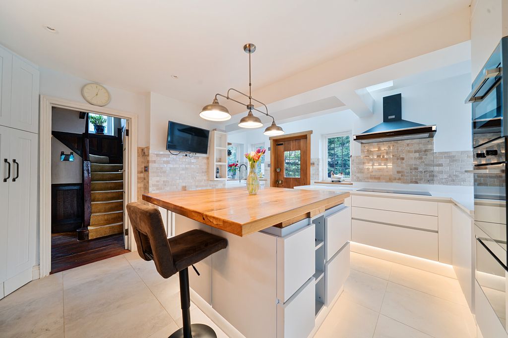 Property photo 3 of 19