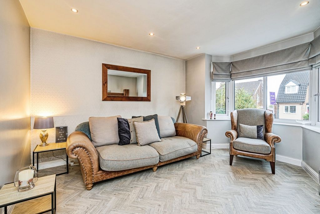 Property photo 3 of 17 Photo