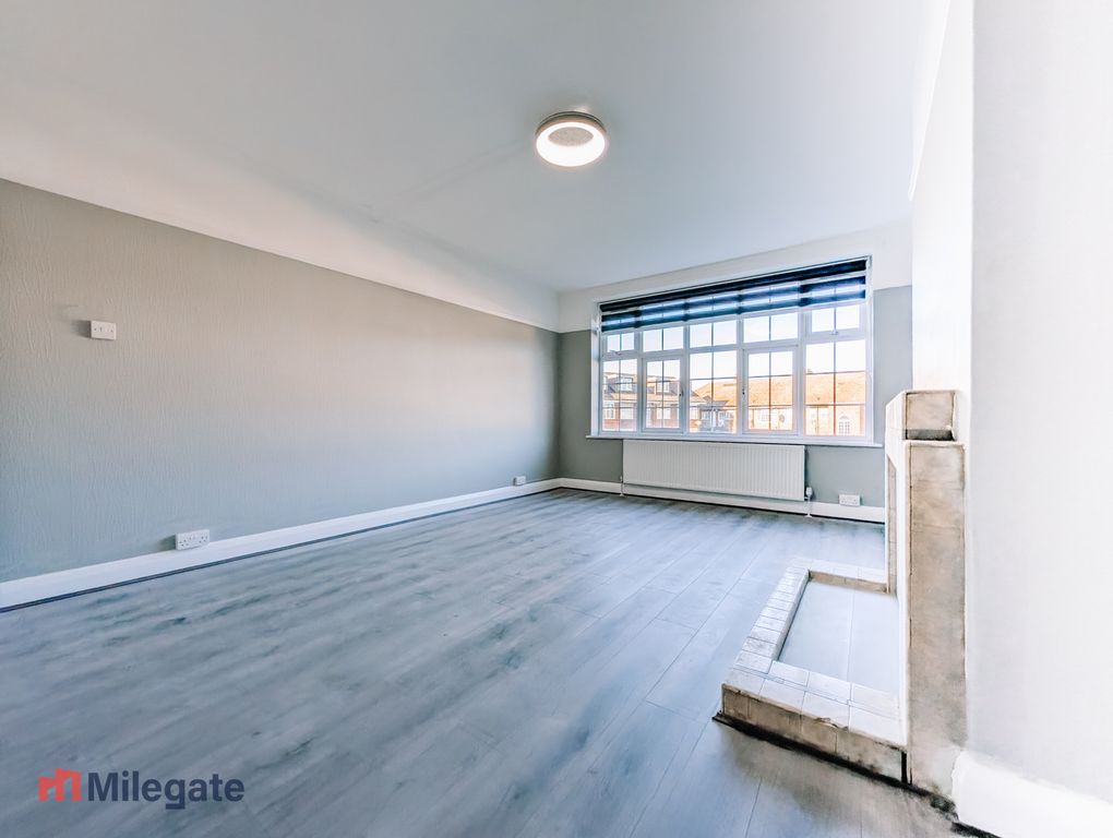 Property photo 3 of 11 Photo 3