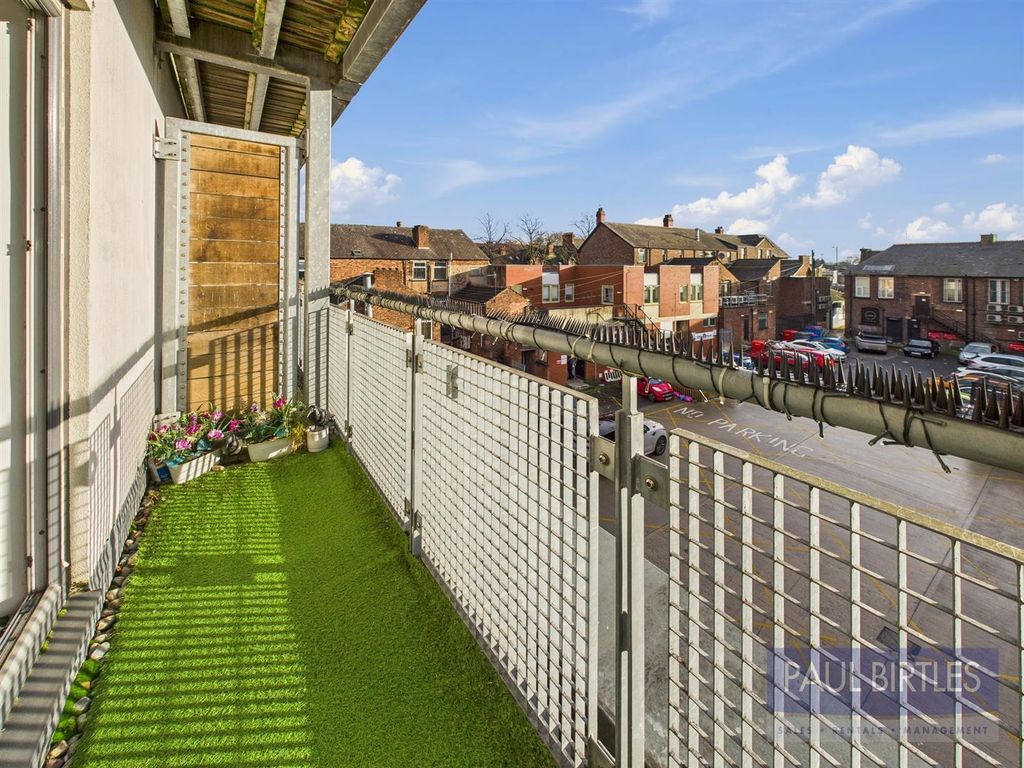 Property photo 2 of 15 Cam04378G0-Pr0242-Still001.Jpg