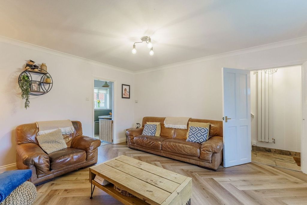 Property photo 2 of 19