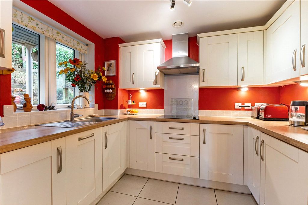 Property photo 2 of 20 Kitchen