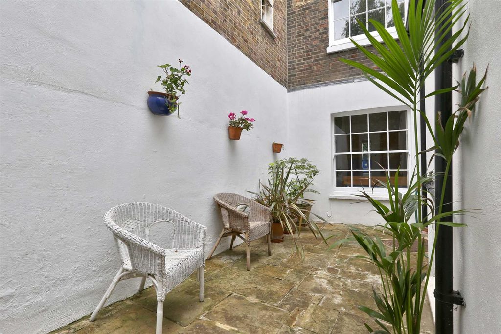 Property photo 3 of 23