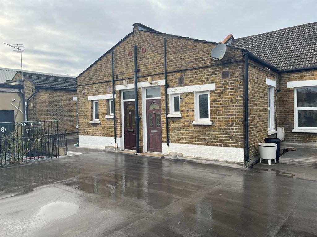 Property photo 1 of 9 8.Jpg