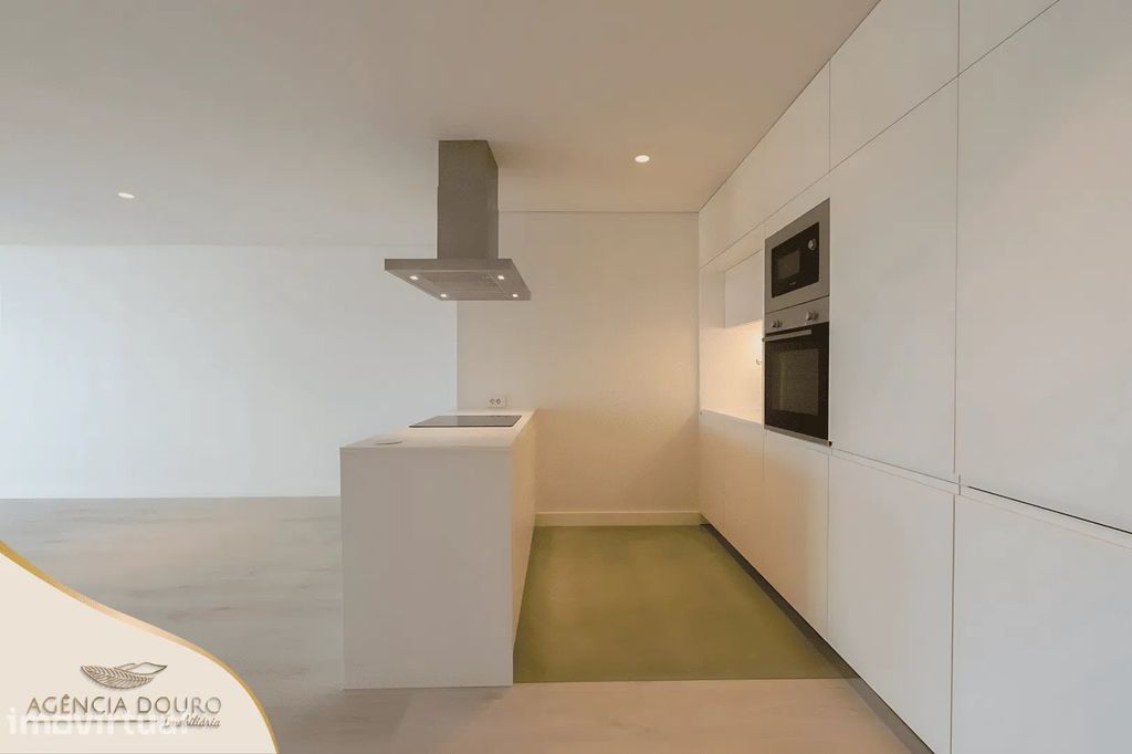 Property photo 1 of 32