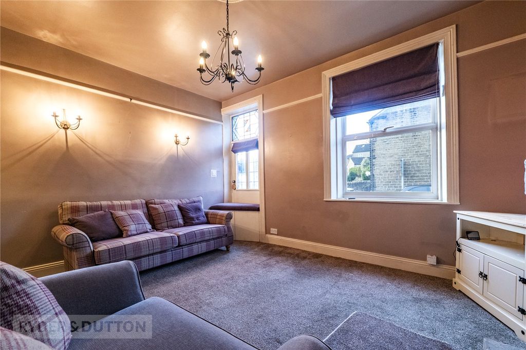 Property photo 3 of 18 Living Room