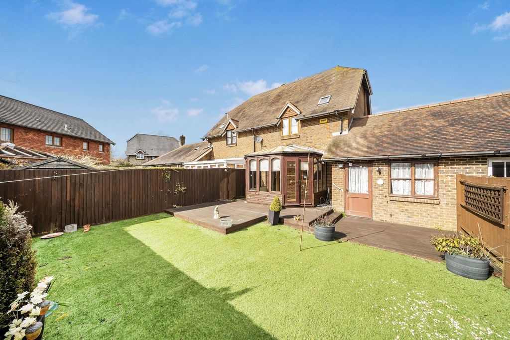 Property photo 2 of 16 Garden