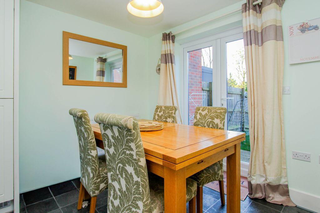 Property photo 3 of 17 Dining Room