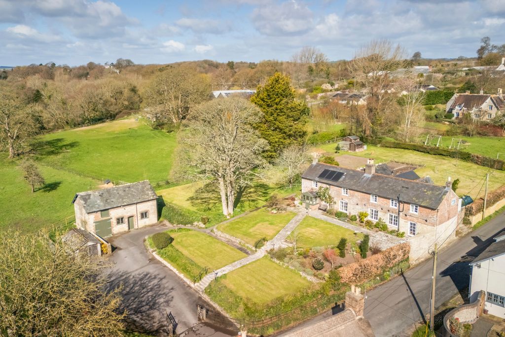 Property photo 3 of 22 Bockhampton House