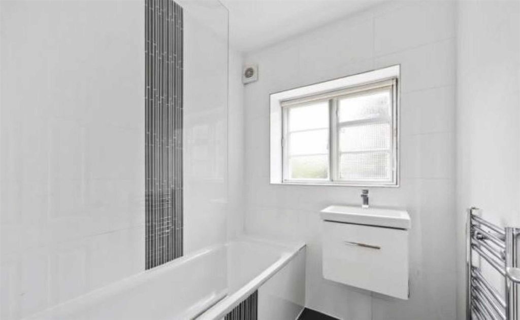 Property photo 3 of 9 Property-Photo-944