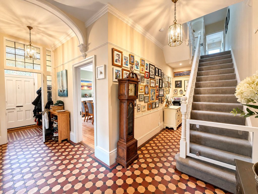 Property photo 2 of 14 Entrance Hall
