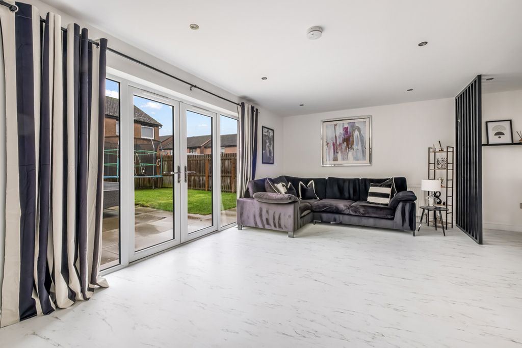 Property photo 3 of 42