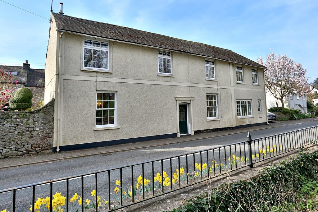 Property photo 1 of 50