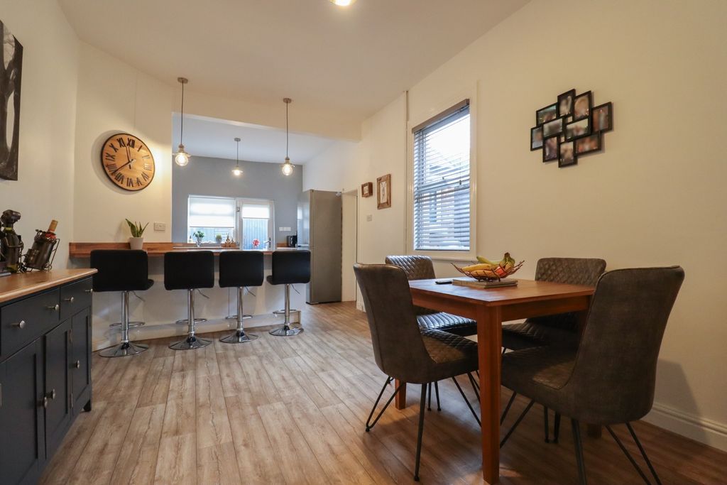 Property photo 2 of 31 3342704