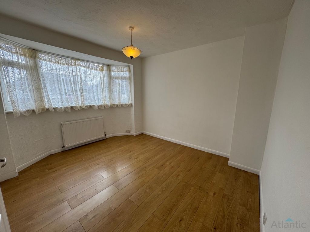 Property photo 3 of 9 Gallery