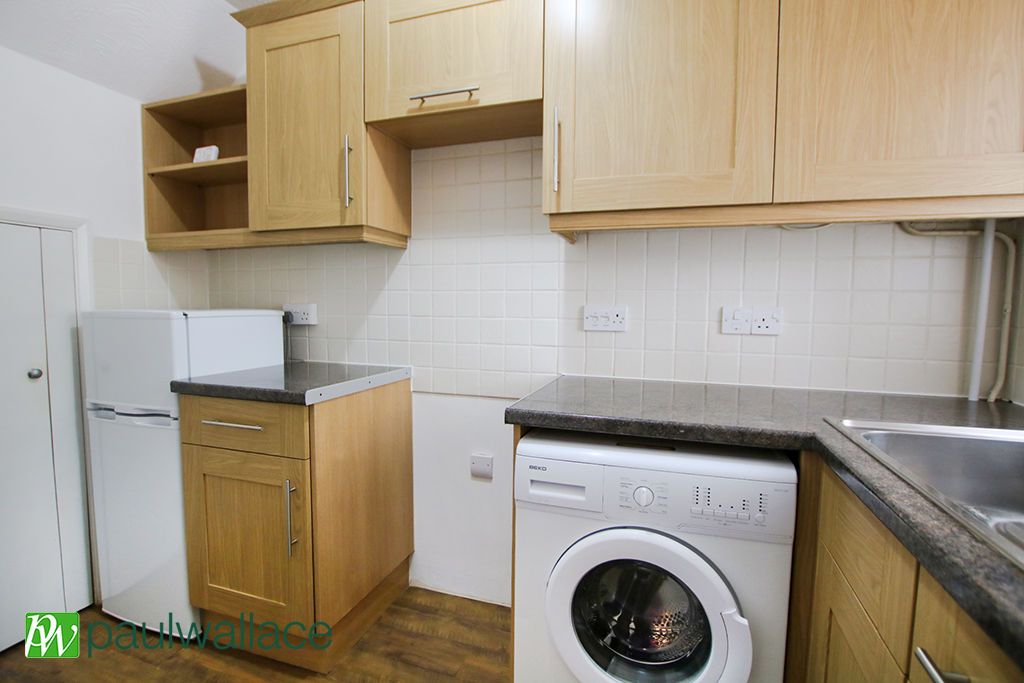 Property photo 3 of 6 Kitchen