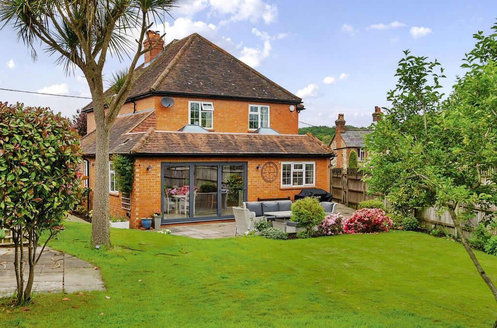 Property photo 1 of 17 Rosemary Lane