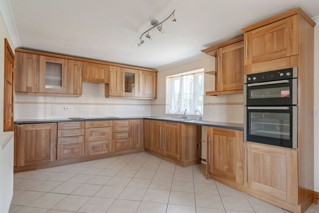 Property photo 3 of 24