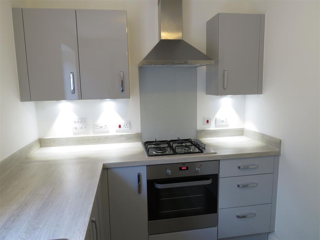 Property photo 3 of 7 Kitchen