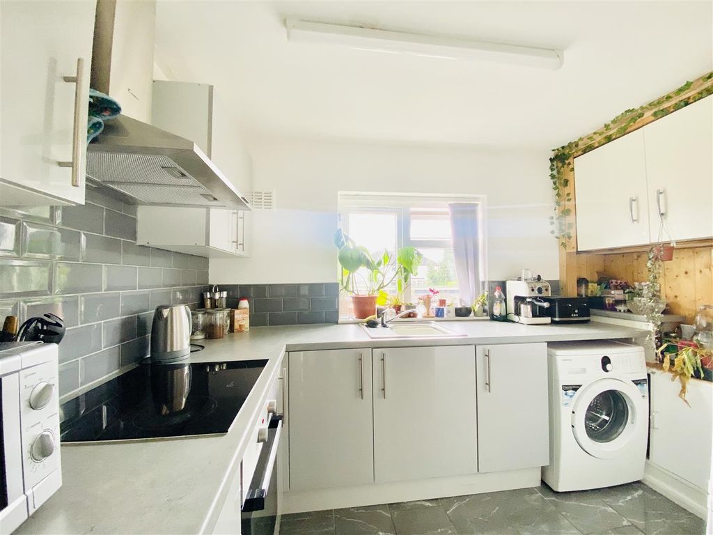 Property photo 2 of 9 Kitchen
