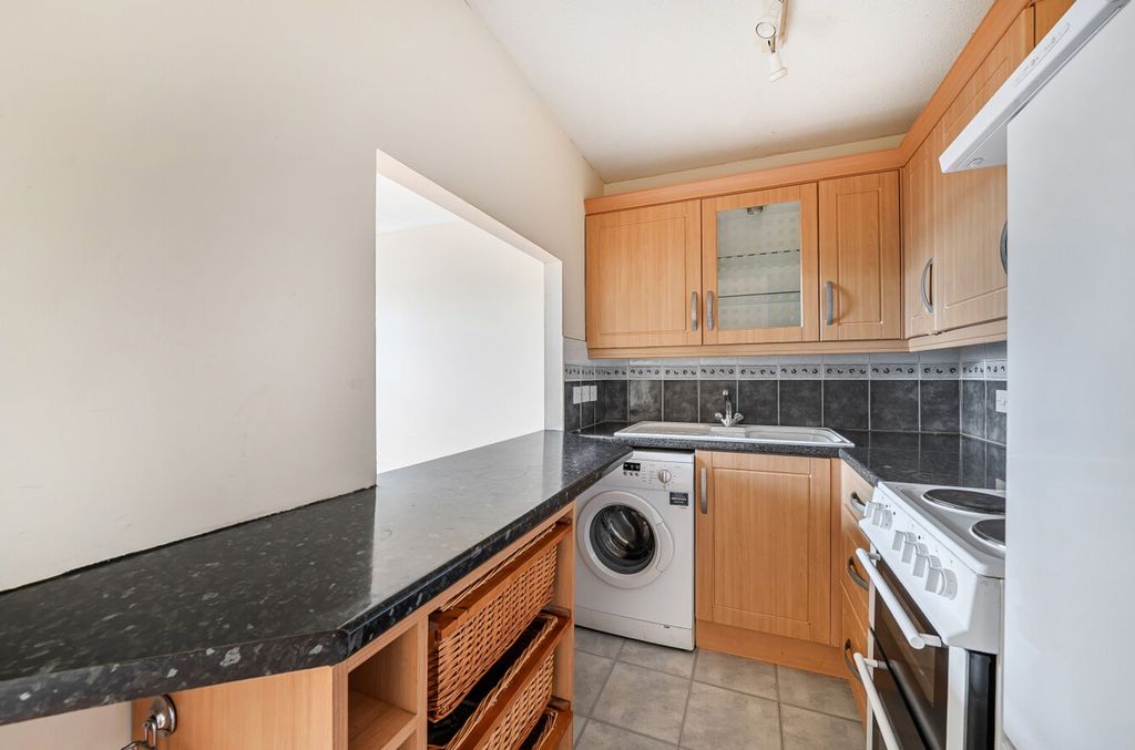 Additional image 4 of 1 bed flat for saleMeon Close, Petersfield GU32