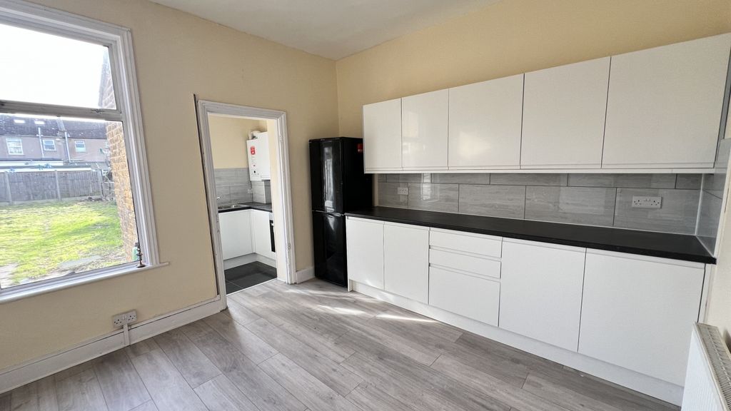 Property photo 3 of 8 Gallery