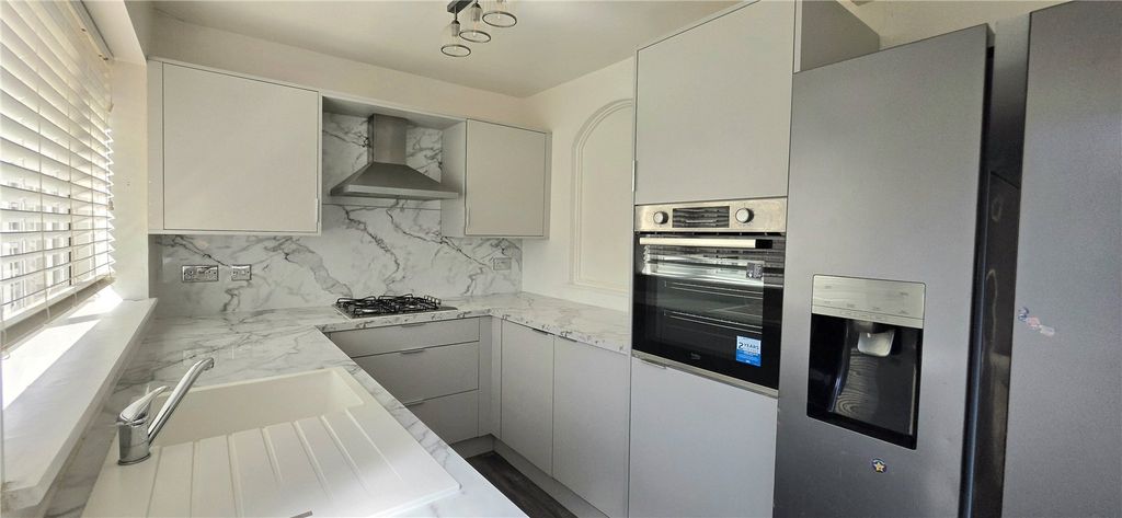 Property photo 3 of 16 Picture No. 02