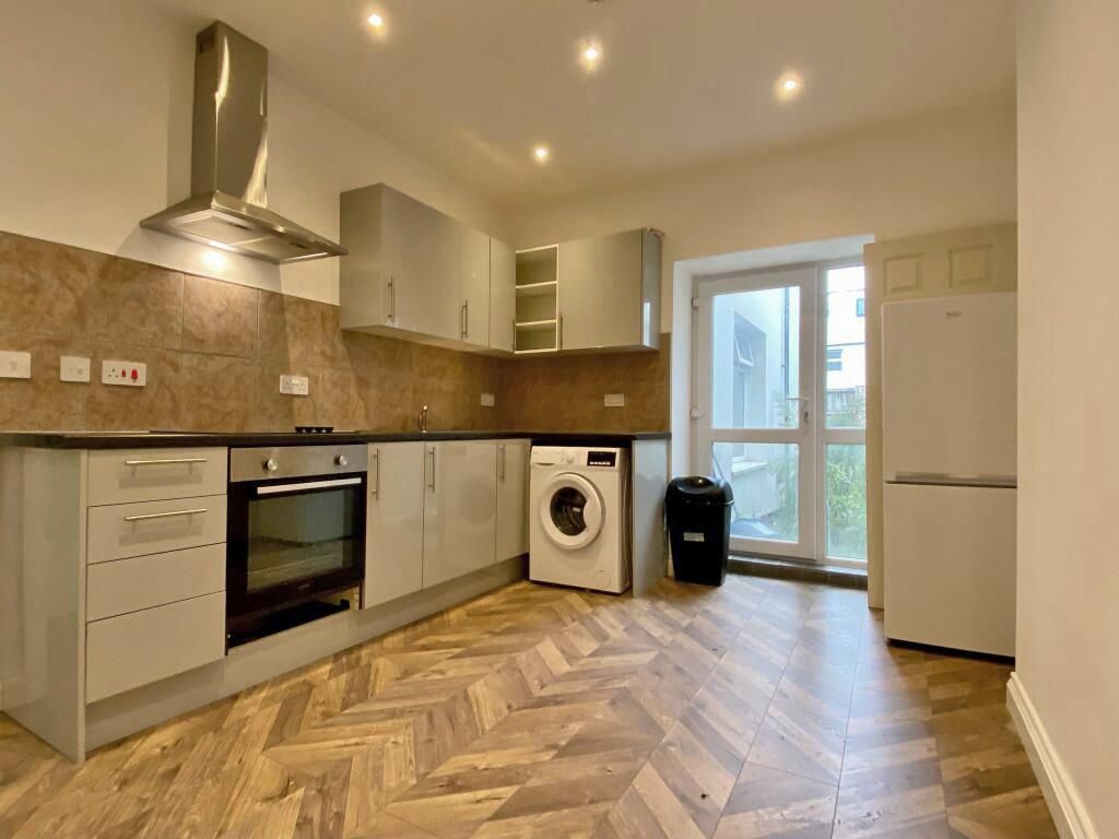 Property photo 1 of 5 Kitchen.Jpg