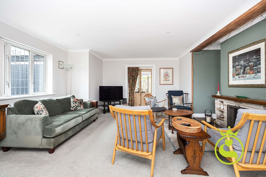 Property photo 2 of 33