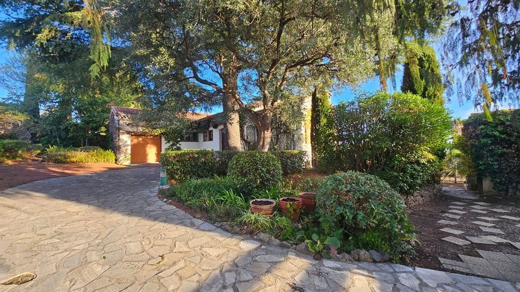 Property photo 1 of 5