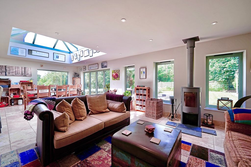 Property photo 3 of 21