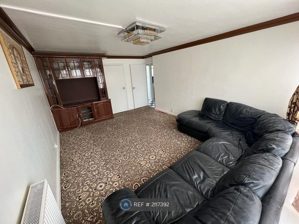 Property photo 2 of 19 Sitting Room