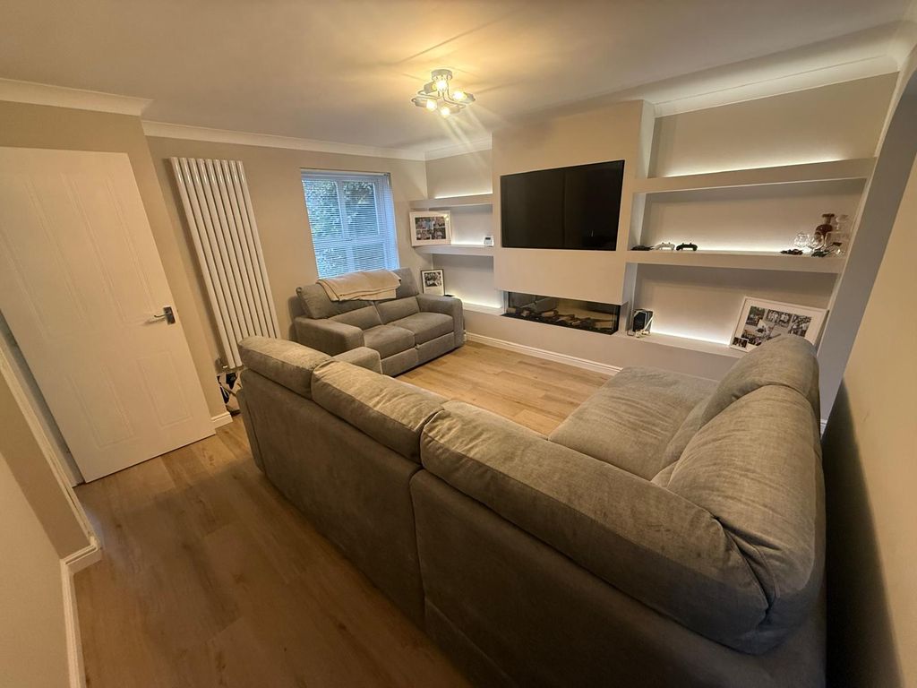 Property photo 3 of 16 Gallery