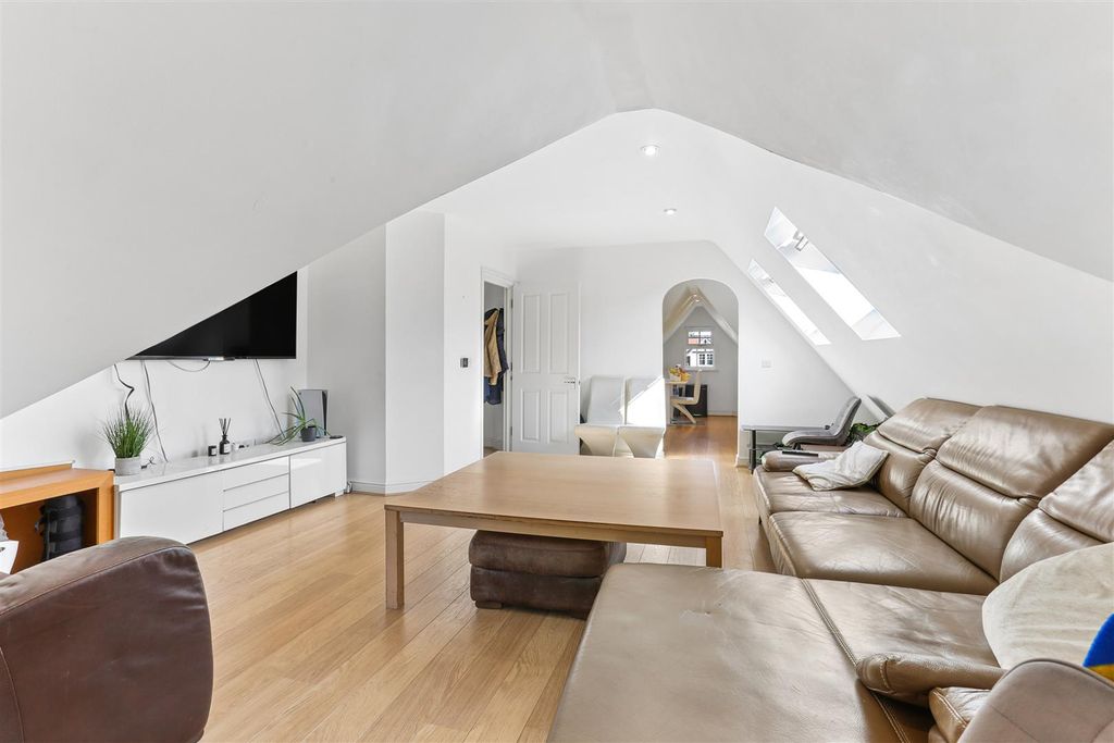 Property photo 2 of 17 1774799907 - 13.Jpg
