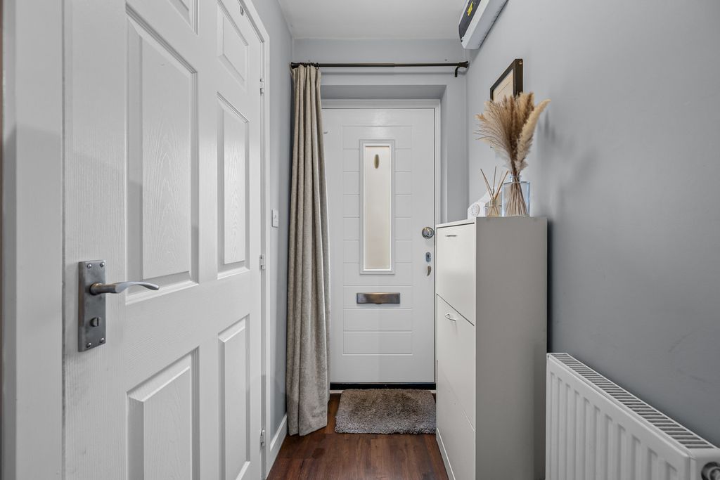 Property photo 3 of 27