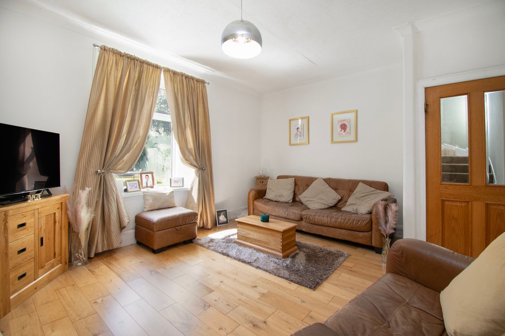 Property photo 2 of 26