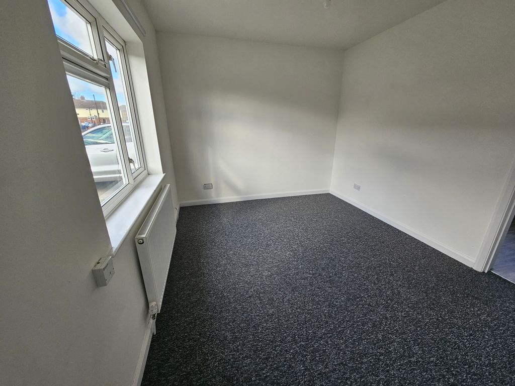 Property photo 3 of 5 1000057497