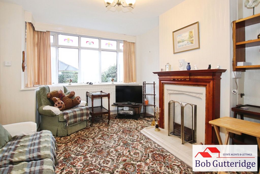 Property photo 3 of 21 Through Lounge / Diner