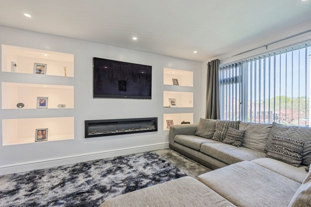 Property photo 2 of 18 Pbox-Img.Jpg