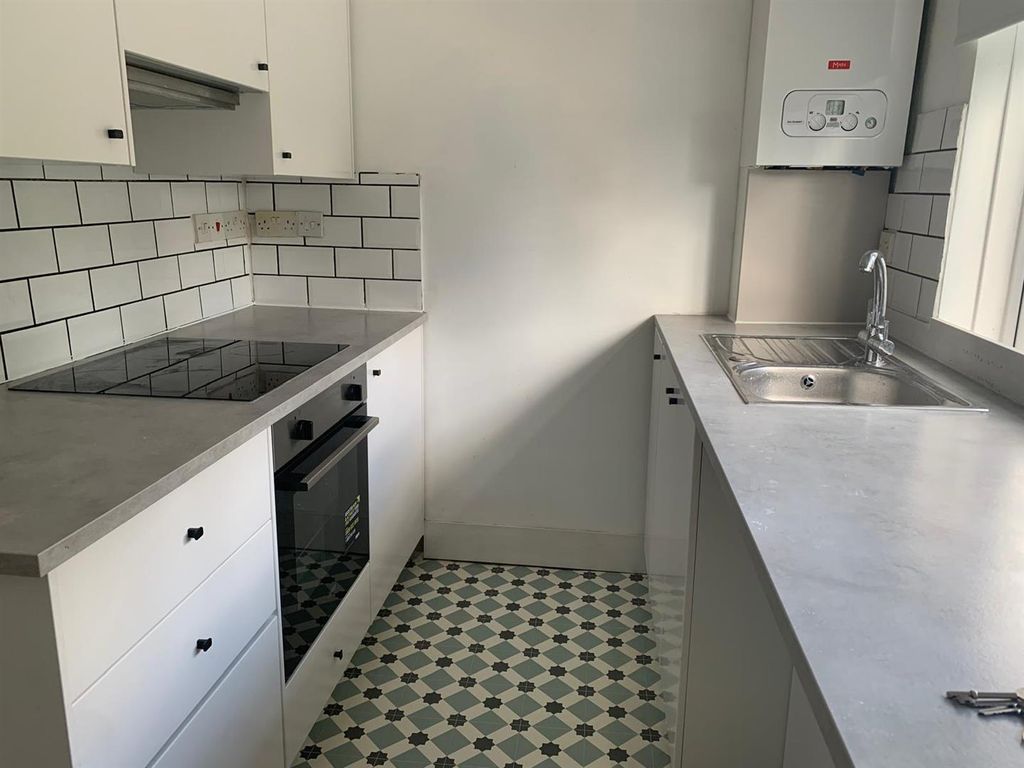 Property photo 3 of 10 Kitchen.Jpg